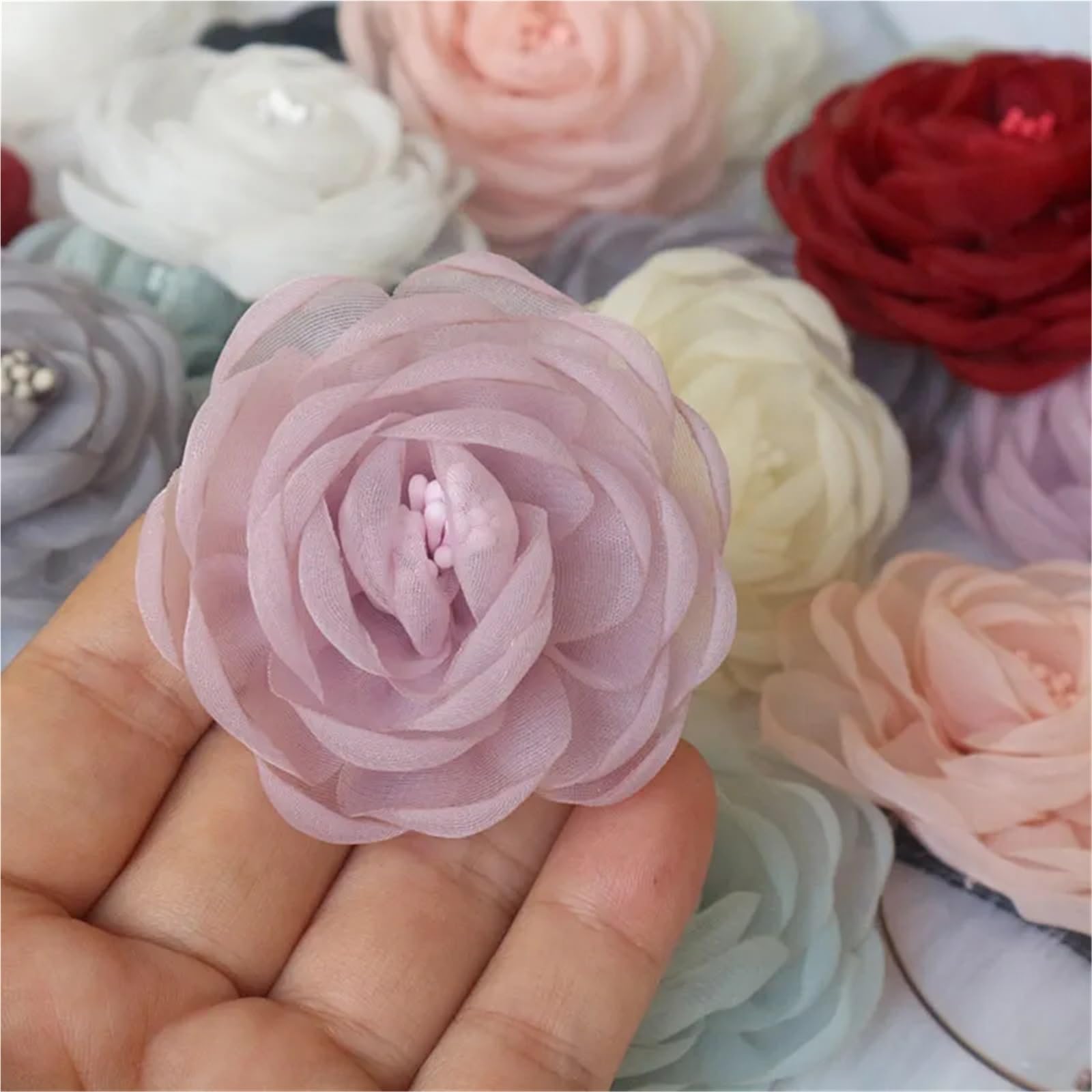 Mini Flores De Tela 50 Rosas Artificiales de 5, cm con núcleo Tela Gasa 3D for decoración Vestidos Boda, Sombreros y Costura DIY(White)