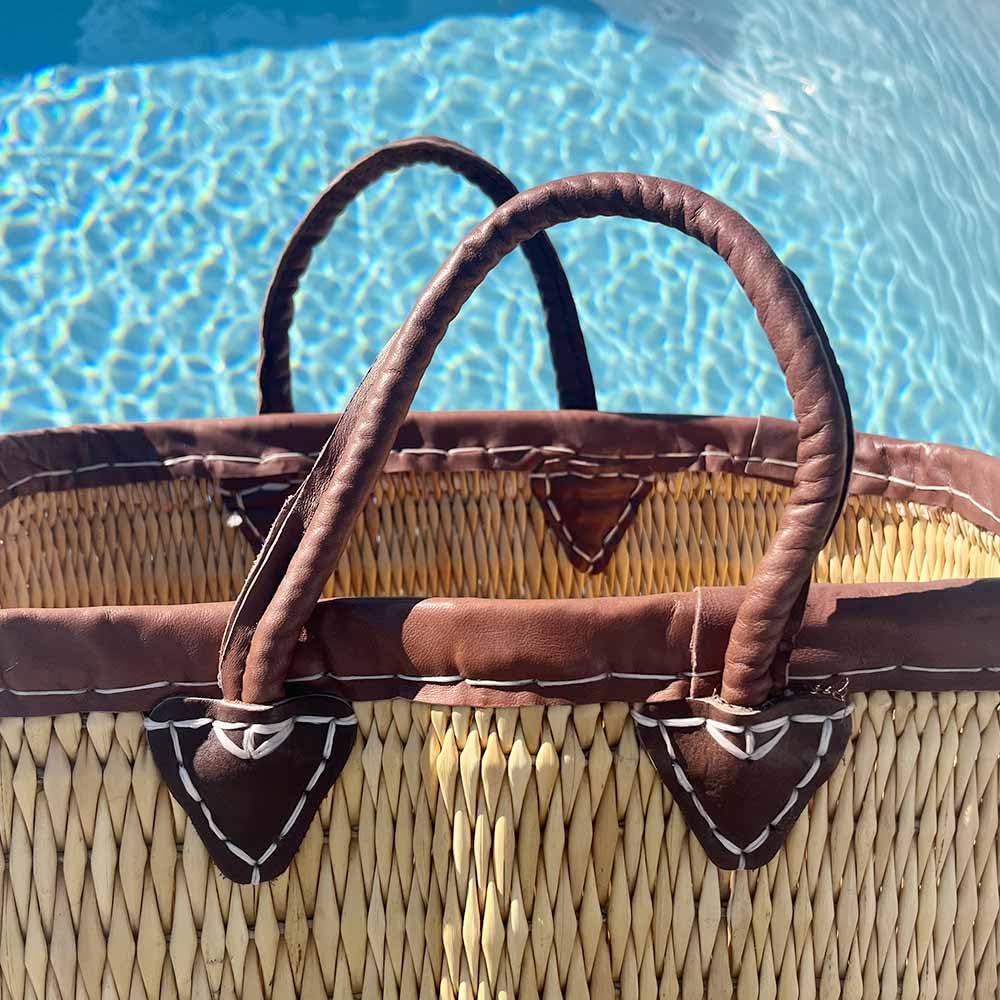 Panier Tressé Cabas de Plage Rectangulaire et Évasé en Jonc Naturel avec Finitions et Poignées en Cuir