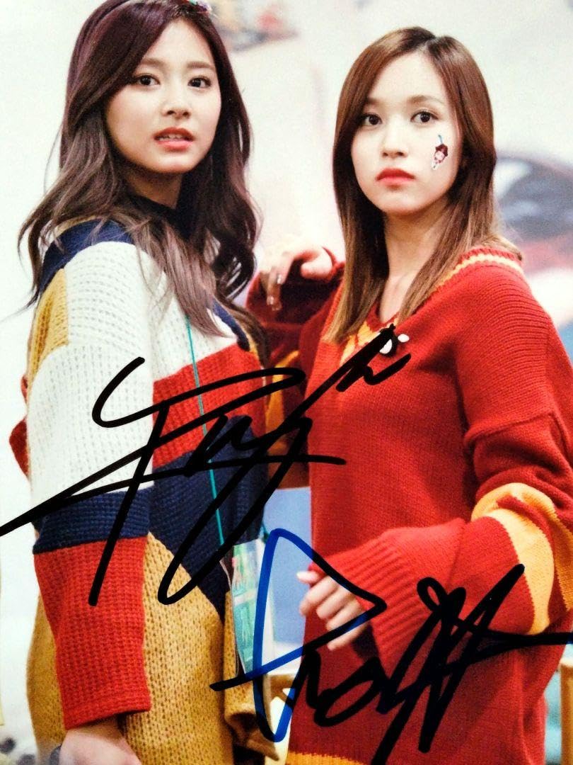 Amazon.co.jp: ミナとツウィ直筆サイン入り2Lサイズ写真…MINA…Tzuyu 