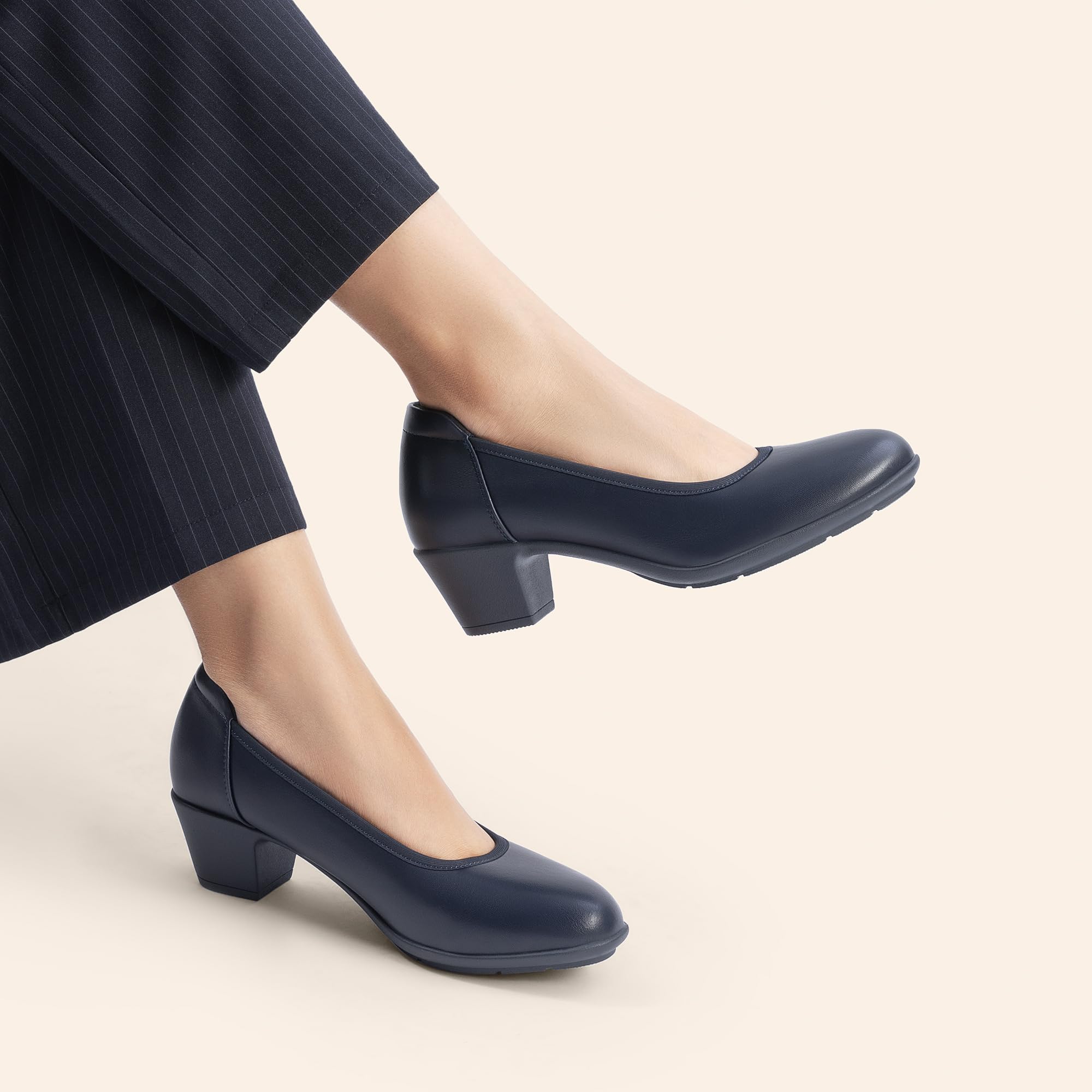 DREAM PAIRS Escarpins à talons bas et épais confortables pour femme - Bout rond - Chaussures habillées pour le bureau et les affaires, bleu marine, 39.5 EU