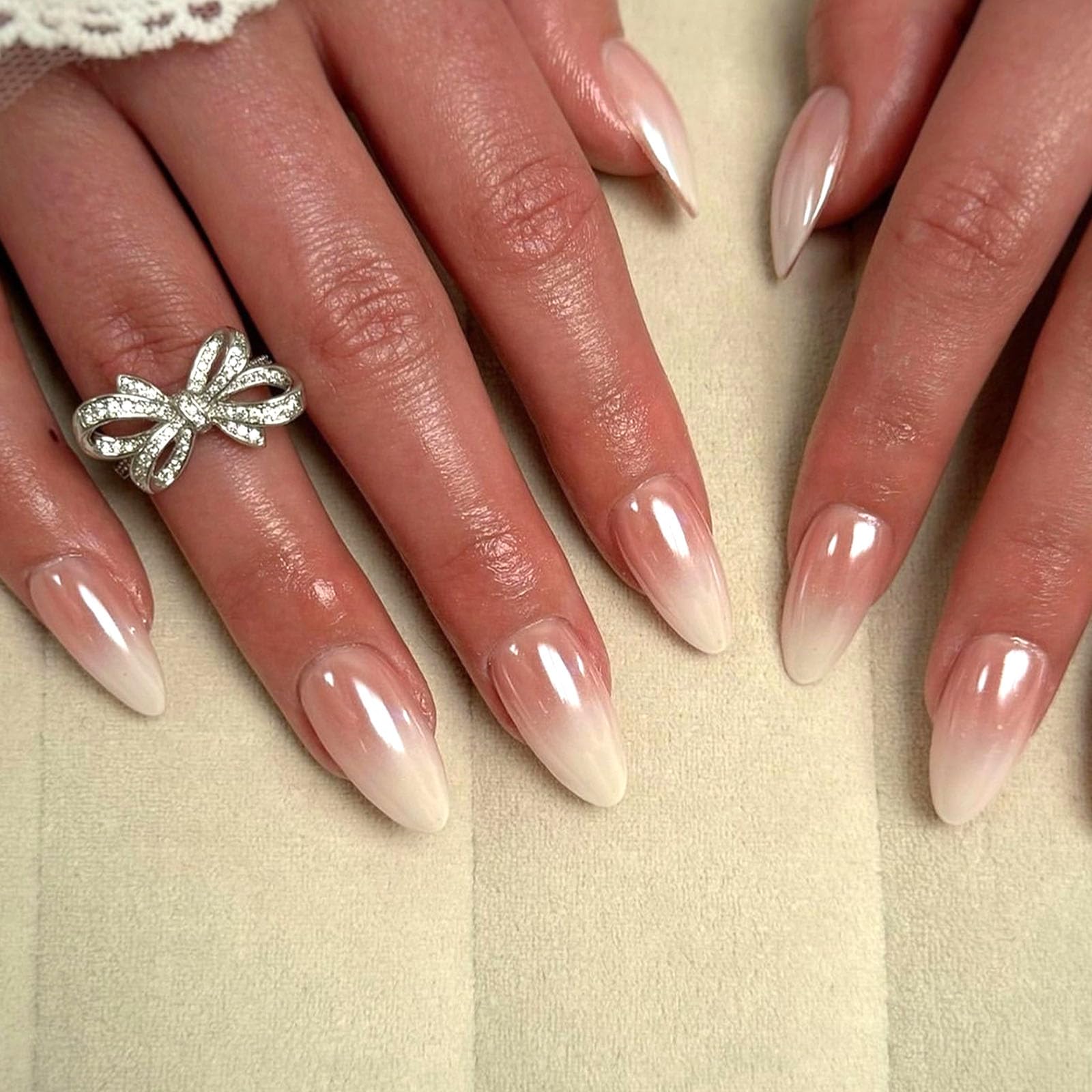 Short Almond Press on Nails Glossy Fake Nails White Acrylic Nails Press ons Brown Gradient Glue on Nails Chrome Design False Nails Almond Short