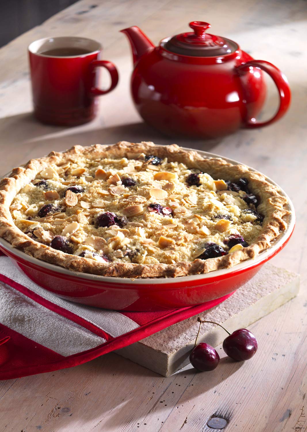 Le Creuset Teiera Classica Rotonda, 1,3 Litri, Gres, Ciliegia