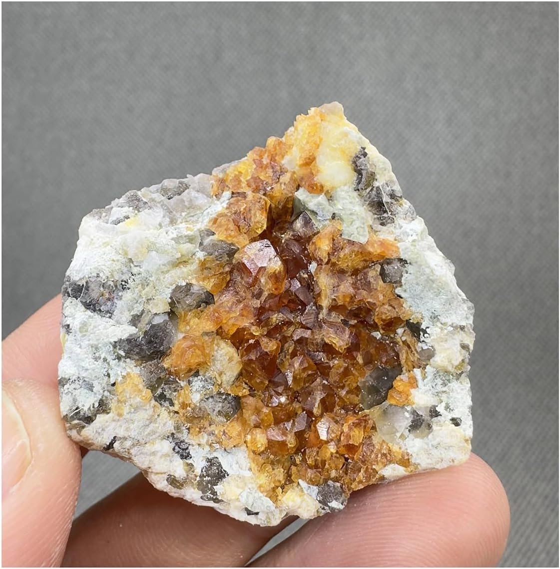 Crystal Stone Natural Spessartine Mineral Specimen Quartz Crystals(58g 39 * 22 * 67mm)