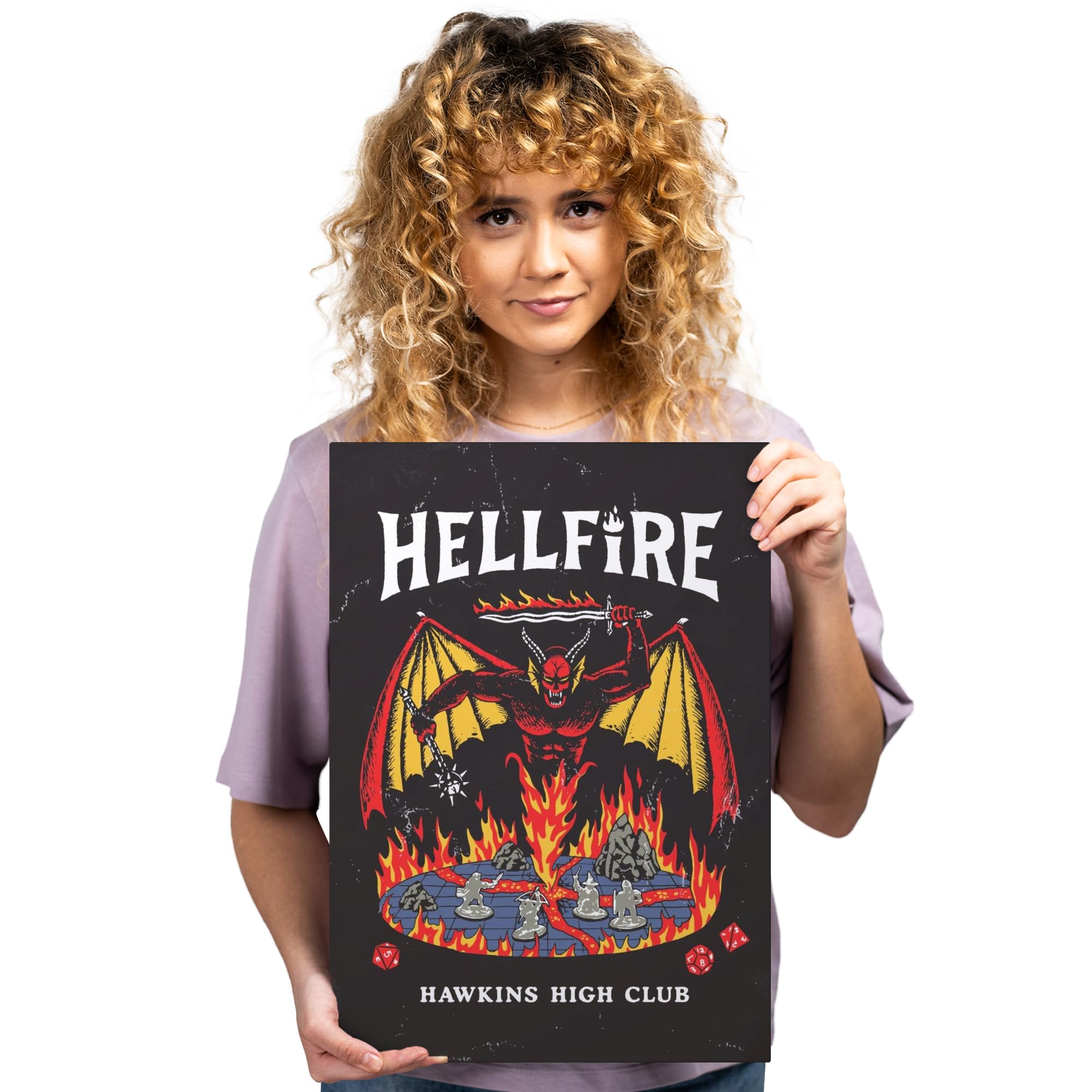 Displate Poster in metallo Stranger Things Series – Hellfire Club – Hawkins High Club – Poster da parete – Decorazione da parete – Poster in metallo – 32 cm x 45 cm