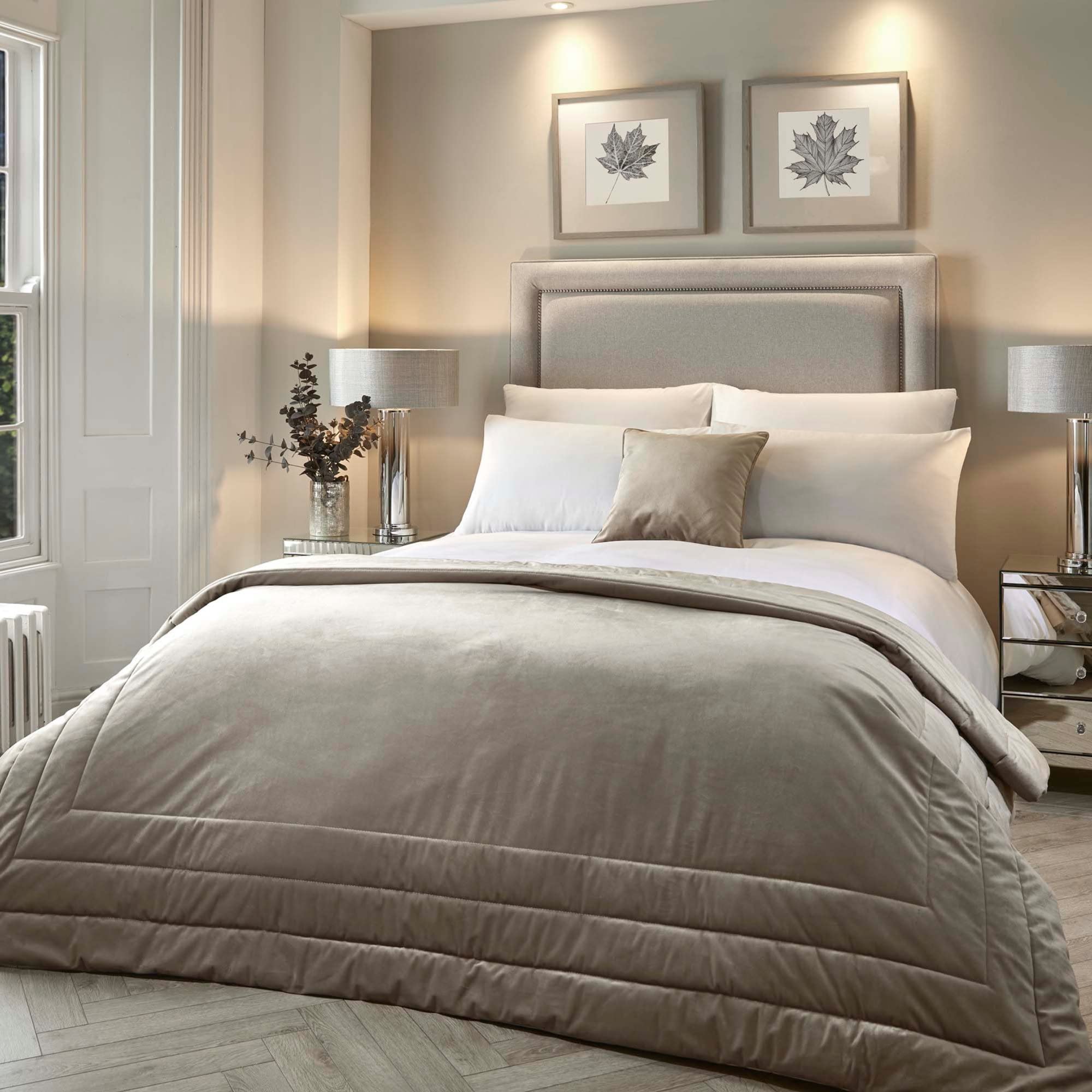 SOIREE - Luxury Linen Cream Velvet Bedspread (220 x 150cm) - Quilted & Heavyweight - Soft Touch - Natural Linen Bedding - Velvet Bedspread Cover - Melanie Collection