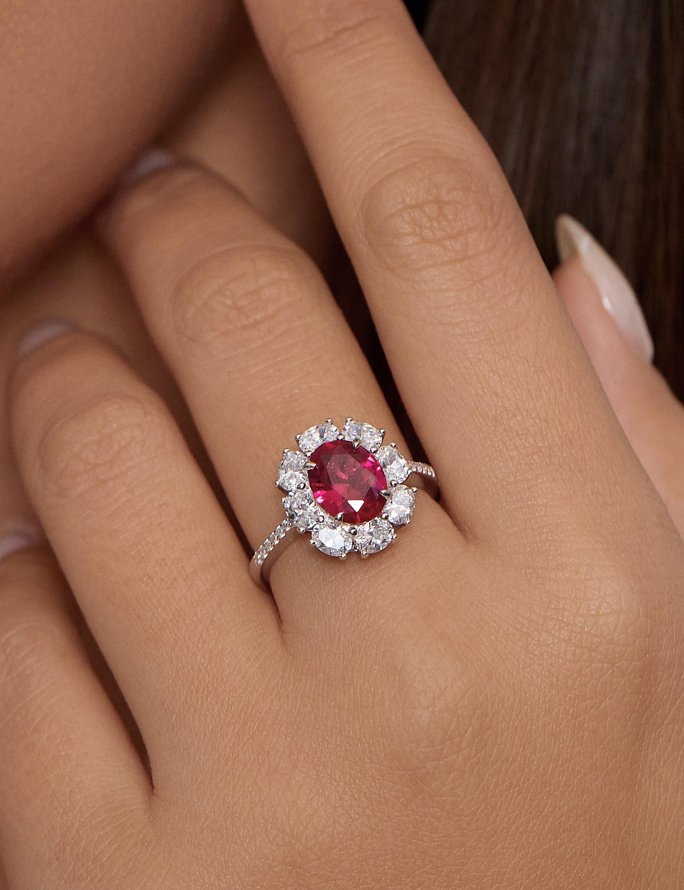 Michooyel S925 2.0ct Rubino Sangue di piccione Anello Taglio ovale Anello di fidanzamento Fedi di diamanti Anello nuziale Argento sterling Cubic Zirconia Gioielleria raffinata per le donne