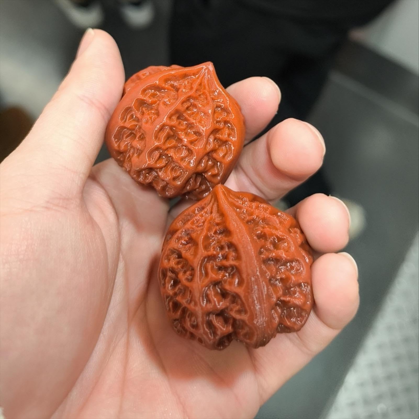 Empuñadura antideslizante de nogal natural, nueces tradicionales de mano y dedos, regalo para hombre