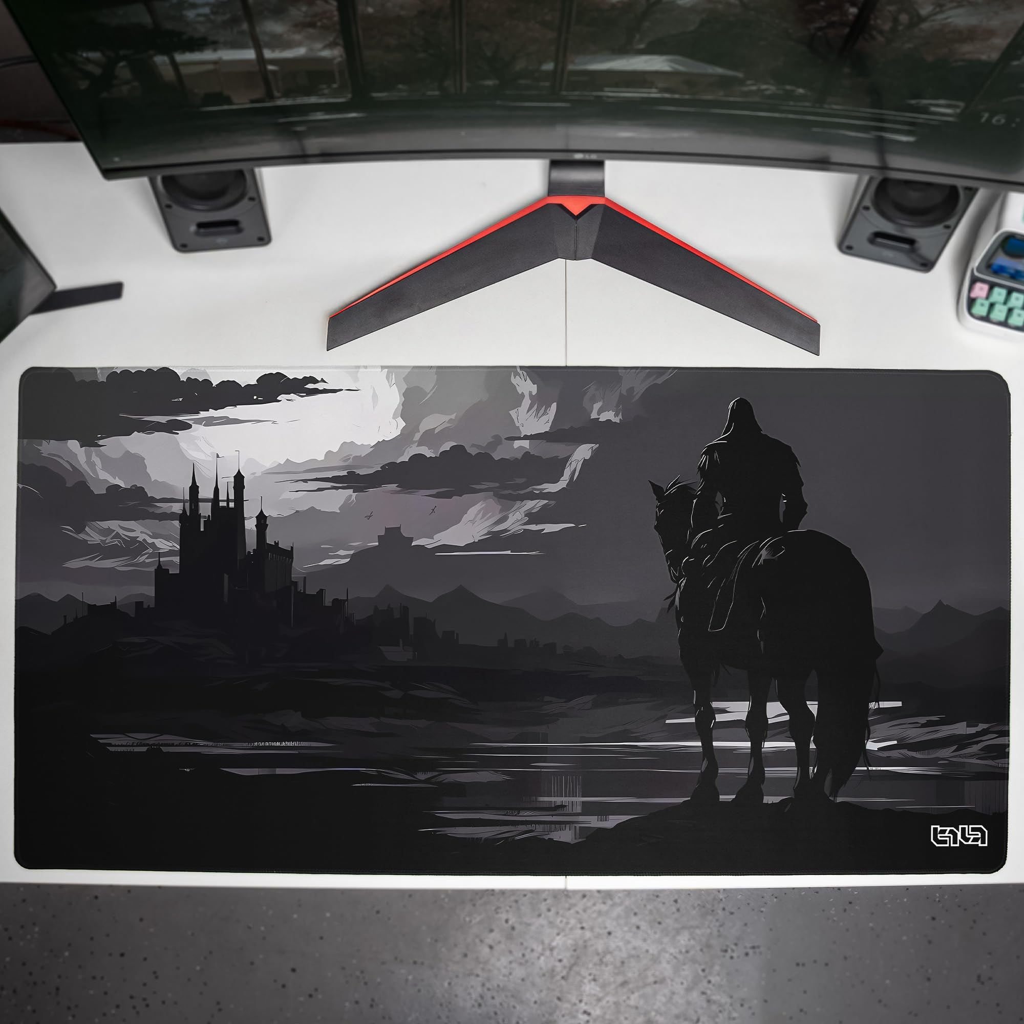 Tilt Podkładka na Biurko 100x50 cm | Antypoślizgowa Duża Podkładka pod Mysz oraz do Akcesoriów Komputerowych i Biurowych | Wodoodporna Mata na Biurko XXL (On the Way to the Castle)