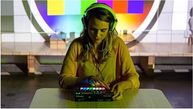 Roland Mc-101 Aira Dj Groovebox - Pocket Production Studio, A Portable, Compact Four-Track Version