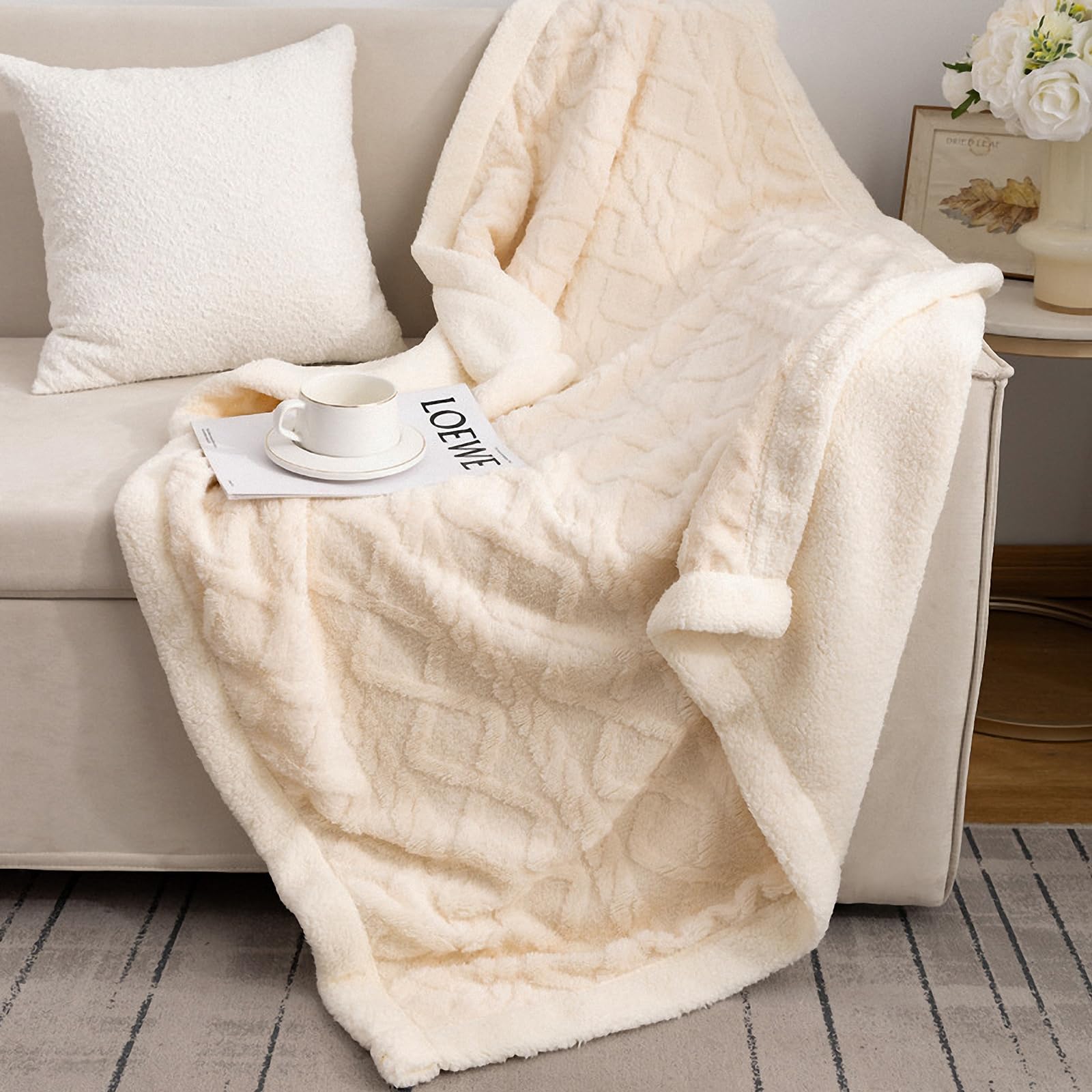 QOFLY Manta mullida Blanca – 100 x 150 cm Gruesa Manta para sofá y salón, cálida Manta de Sherpa, Manta de Forro Polar pequeña, Manta Suave para Invierno