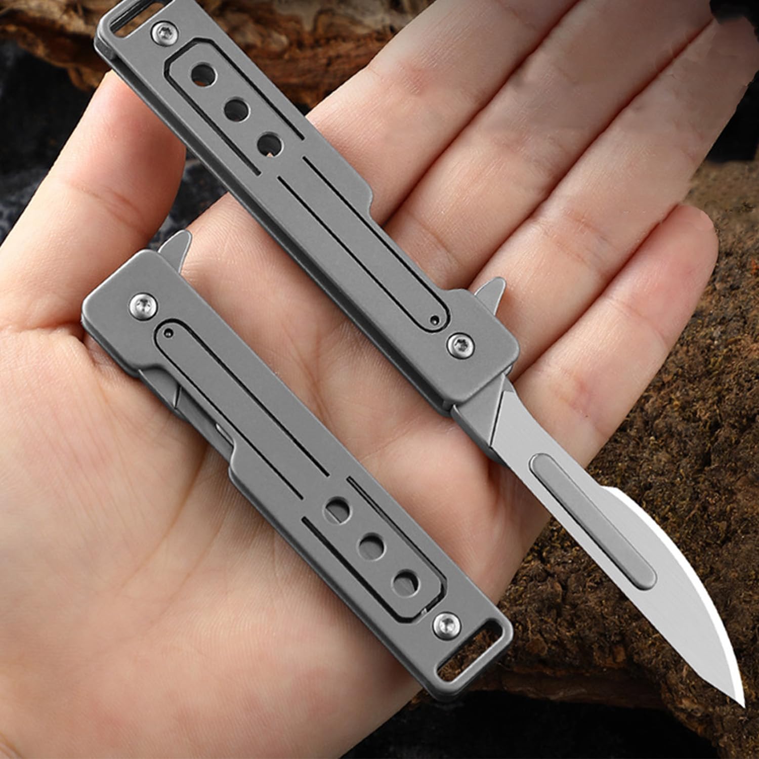 Mini Bisturi in Titanio con Lame Sostituibili, Utility Knife Pieghevole Cutter con 10 Acciaio Inox Sostituibile Lama, Coltello Pieghevole Multiuso EDC con Clip da Tasca per Campeggio