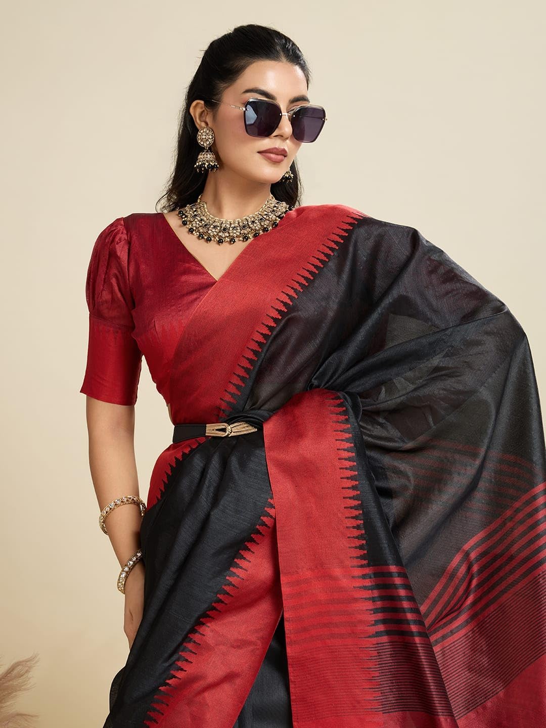 Damen Baumwoll-Seide Ethnischer Sari mit Zari-Arbeit und ungesäumtem Blusenteil (amaya-black-re), Schwarz , One size