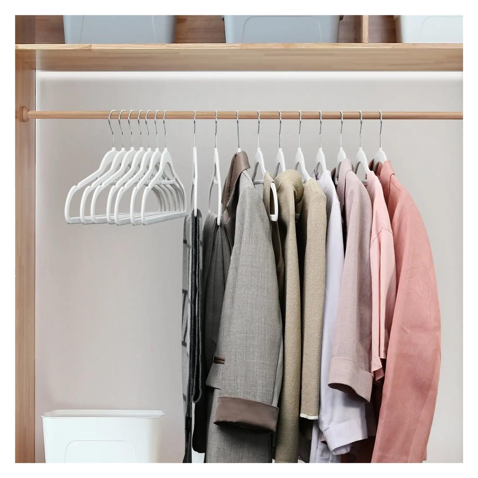 Kleiderbügel aus Samt, rutschfest, strapazierfähig, Beige, für Mäntel, Hosen und Röcke, platzsparend, zur Aufbewahrung im Schrank, 50 Stück