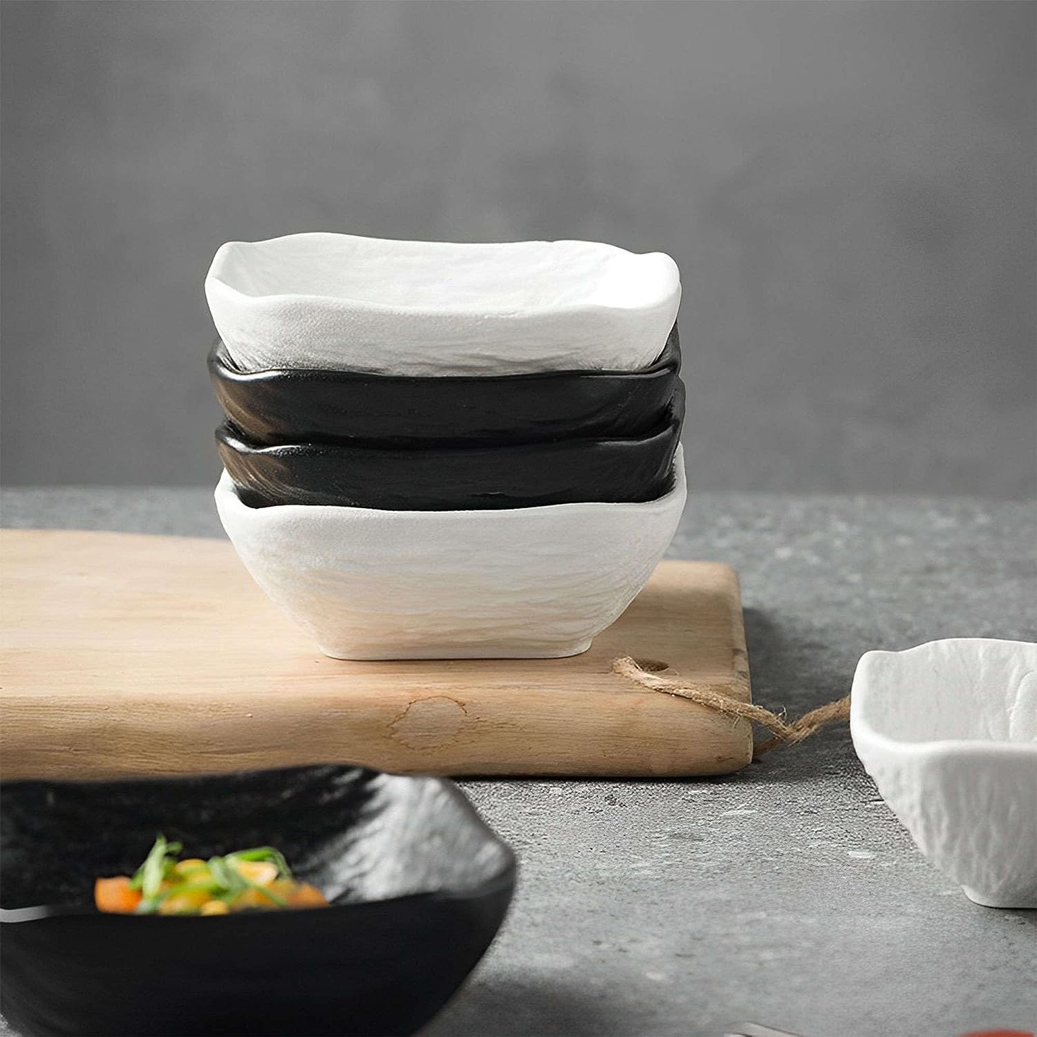 Tapas-Gerichte, Dessertschalen, Sojasaucen-Geschirr-Set, Dip-Schalen aus Keramik, Soßenschalen, Tapas-Schalen, Geschirr-Set mit Blumenmuster for Dessert, Snack-Schwarz-4er-Set ( Color : Black , Size :