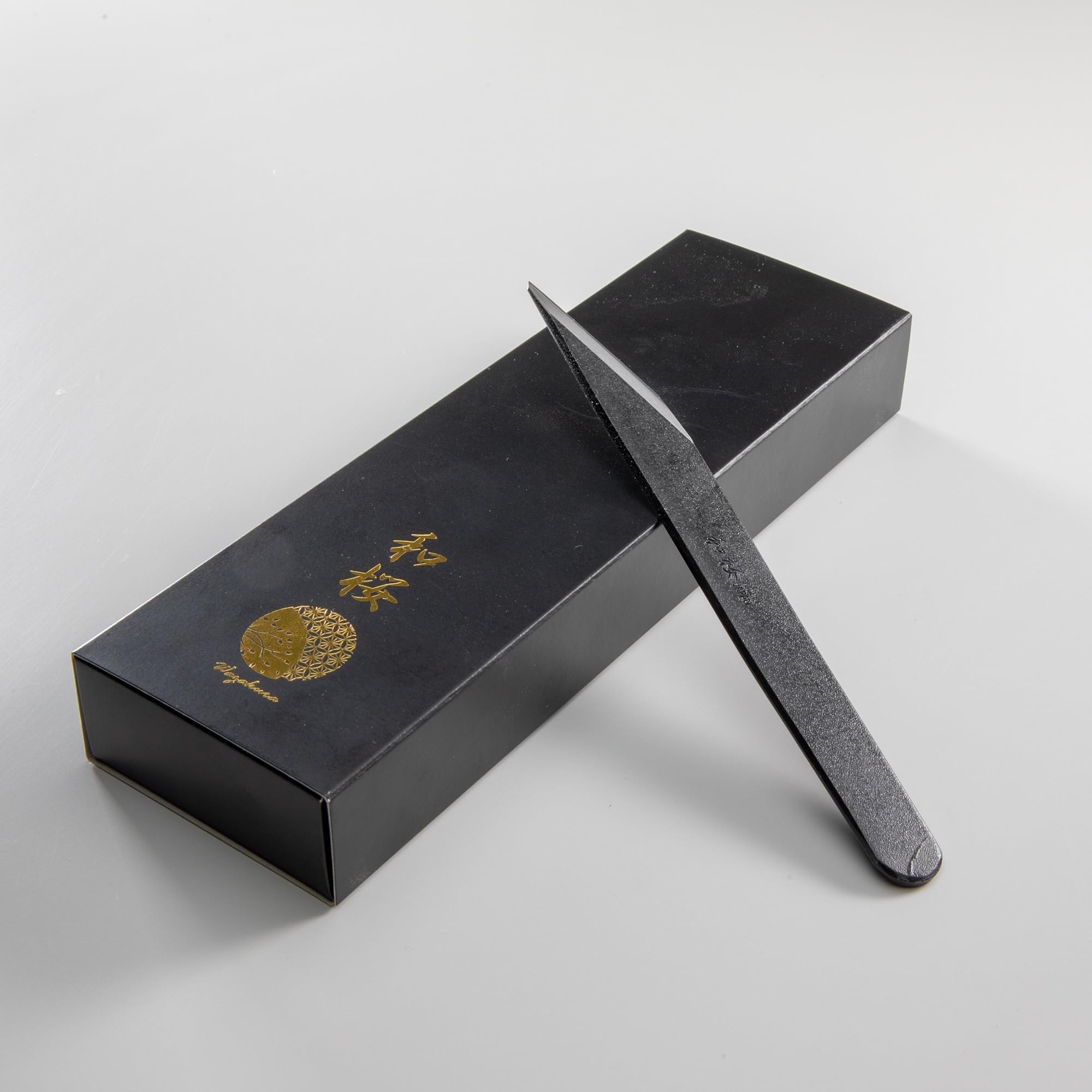 Wazakura Kiridashi - Coltello giapponese per incisione e lavorazione del legno per destrimani | Lama in acciaio al carbonio affilata come un rasoio forgiata a mano, Made in Japan (18mm)