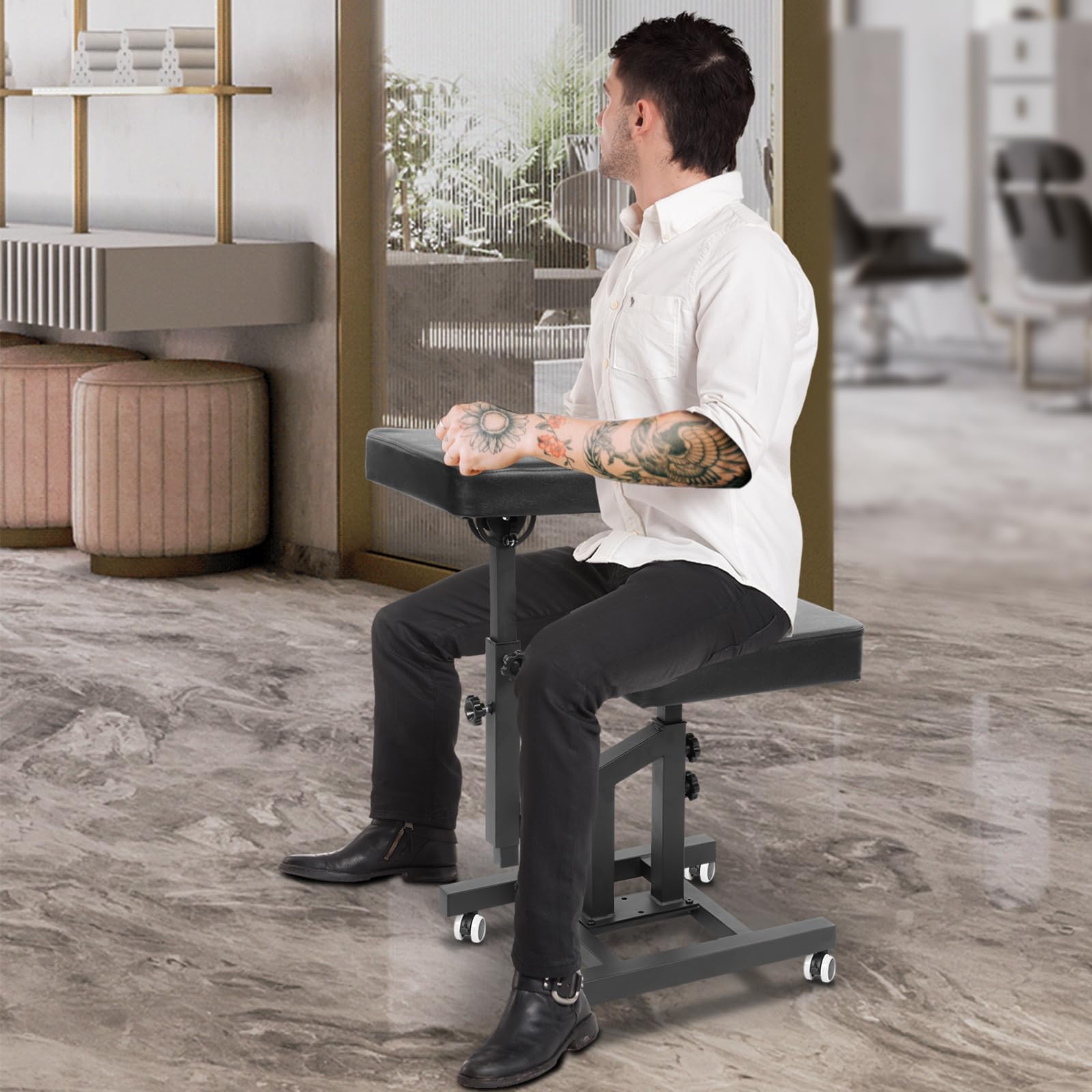 Friseurstuhl & Tattoostuhl multifunktional, Metall & PU, 180° drehbare Rückenlehne, höhenverstellbar 80–98 cm, 4 Feststellräder, bis 100 kg belastbar, Schwarz