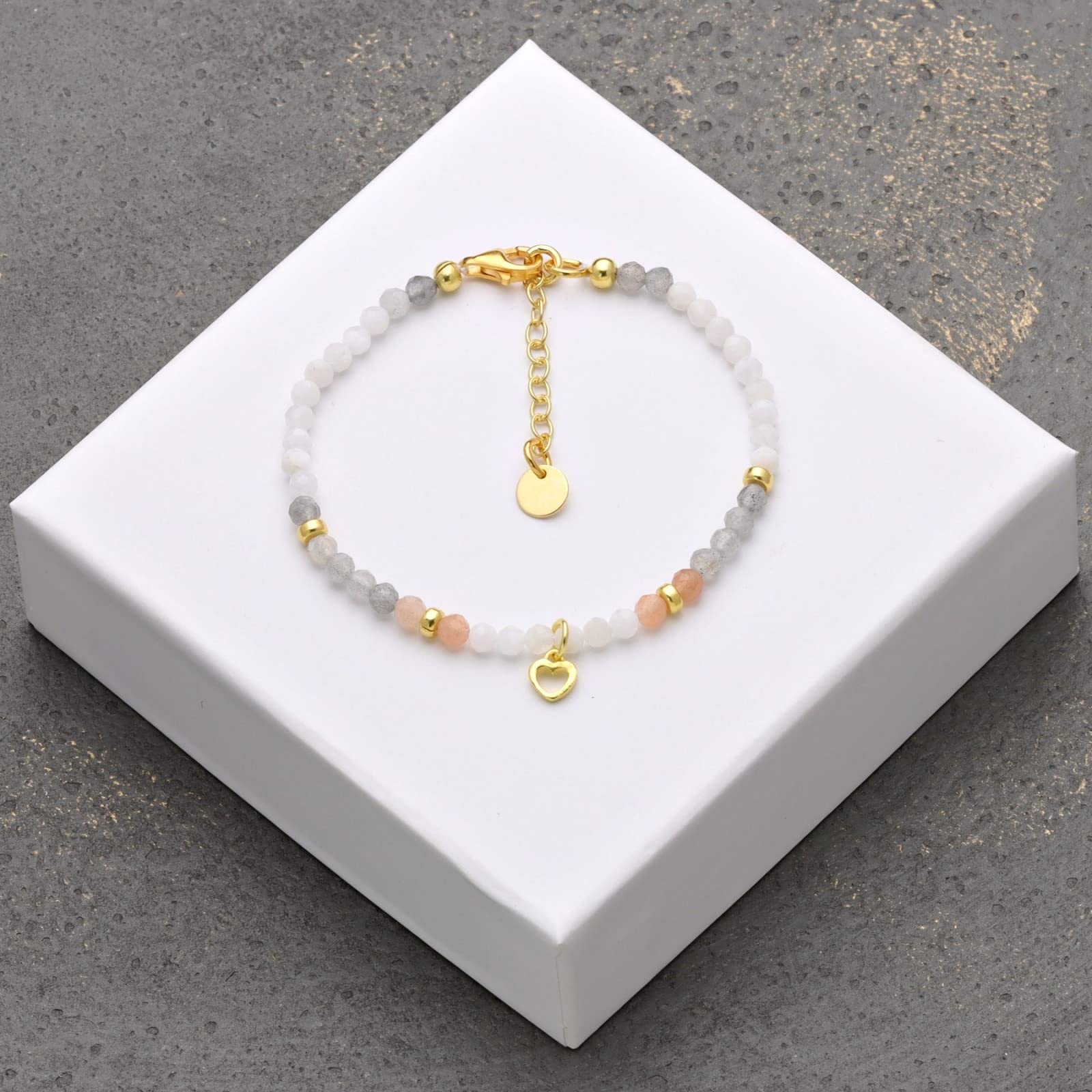 Filigranes Armband Damen aus MONDSTEIN mit kleinem Herz Silber oder vergoldet, perfektes Geschenk