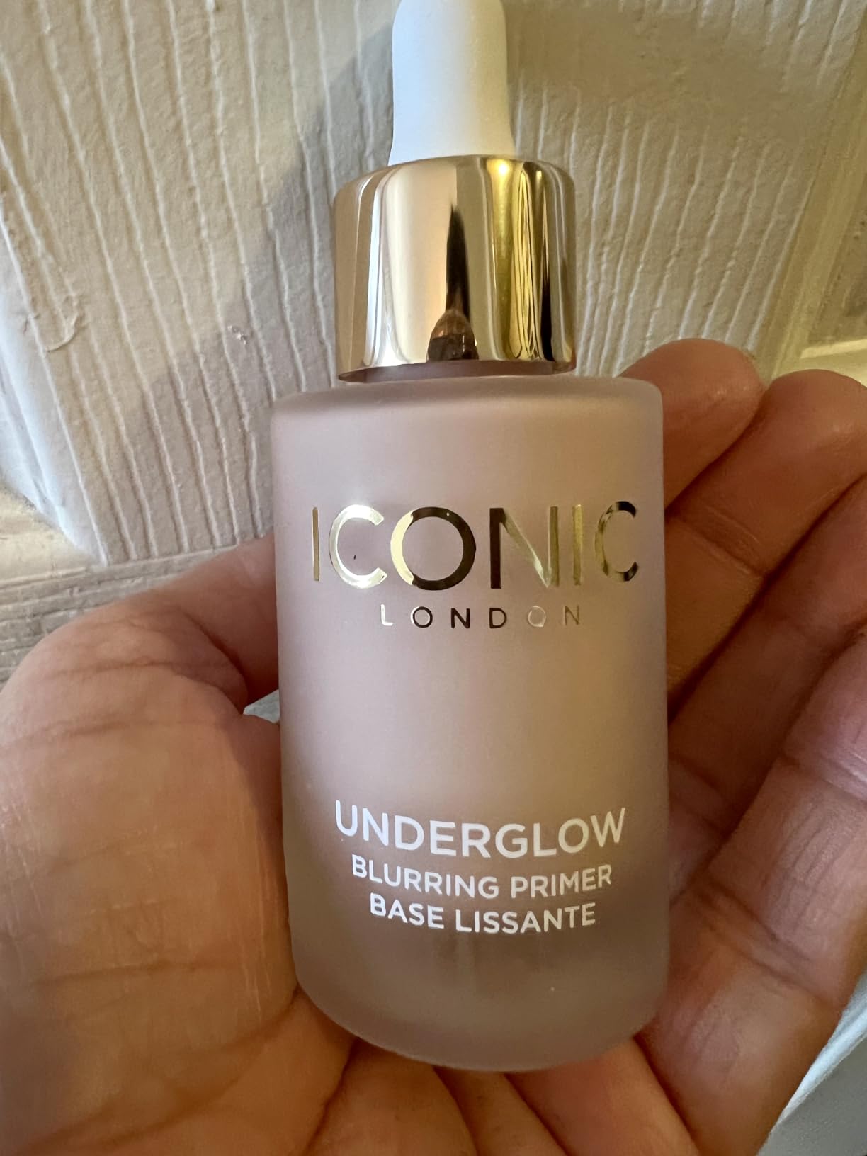 ICONIC LONDON Underglow Blurring Primer | Blurs Imperfections and Gives Skin a Radiant Glow, Cruelty-Free, Vegan Makeup Universal Shade, 0.91 Fl oz