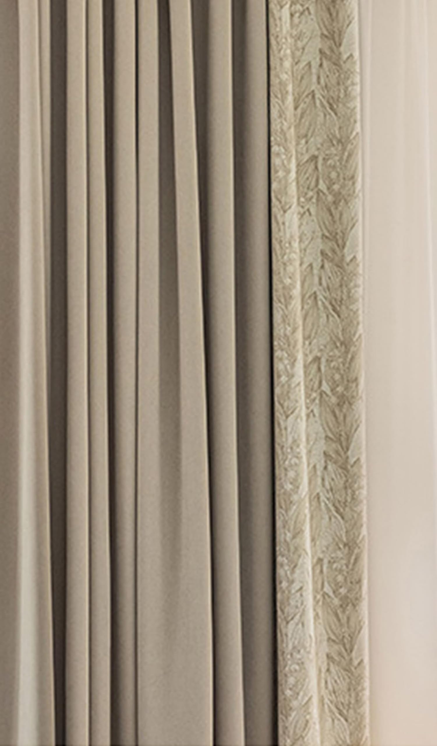 Rideaux opaques marron clair pour créer une ambiance cocooning dans la chambre