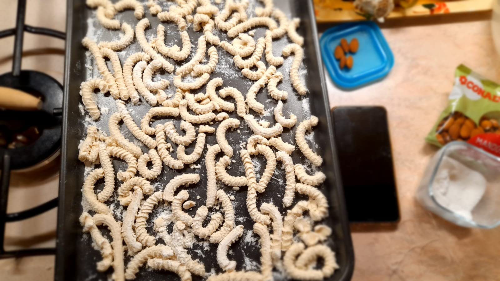 Sirge PASTAMAG30 Macchina per la Pasta 300 W - 30 Trafile - fino a 900gr di pasta - Estrusione Verticale e Orizzontale - inclusi accessori per ravioloni omaggio