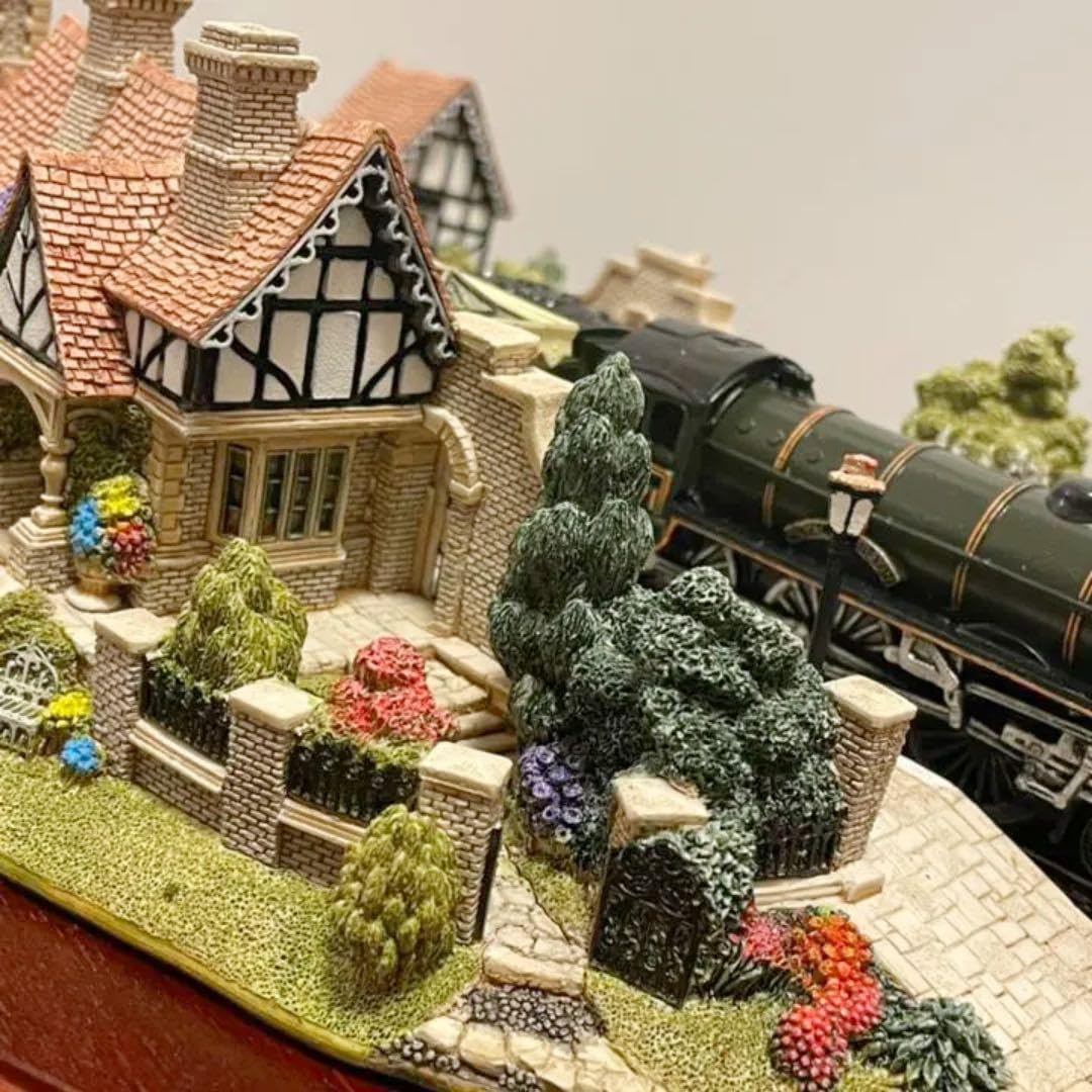 Amazon.co.jp: エリザベス女王Lilliput Lane THE ROYAL TRAIN : おもちゃ
