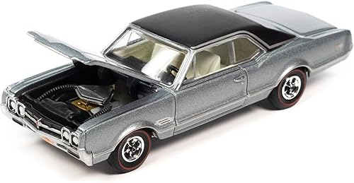 Auto World 64402 164 Vintage Muscle 1966 Oldsmobile 442 Series B Plata