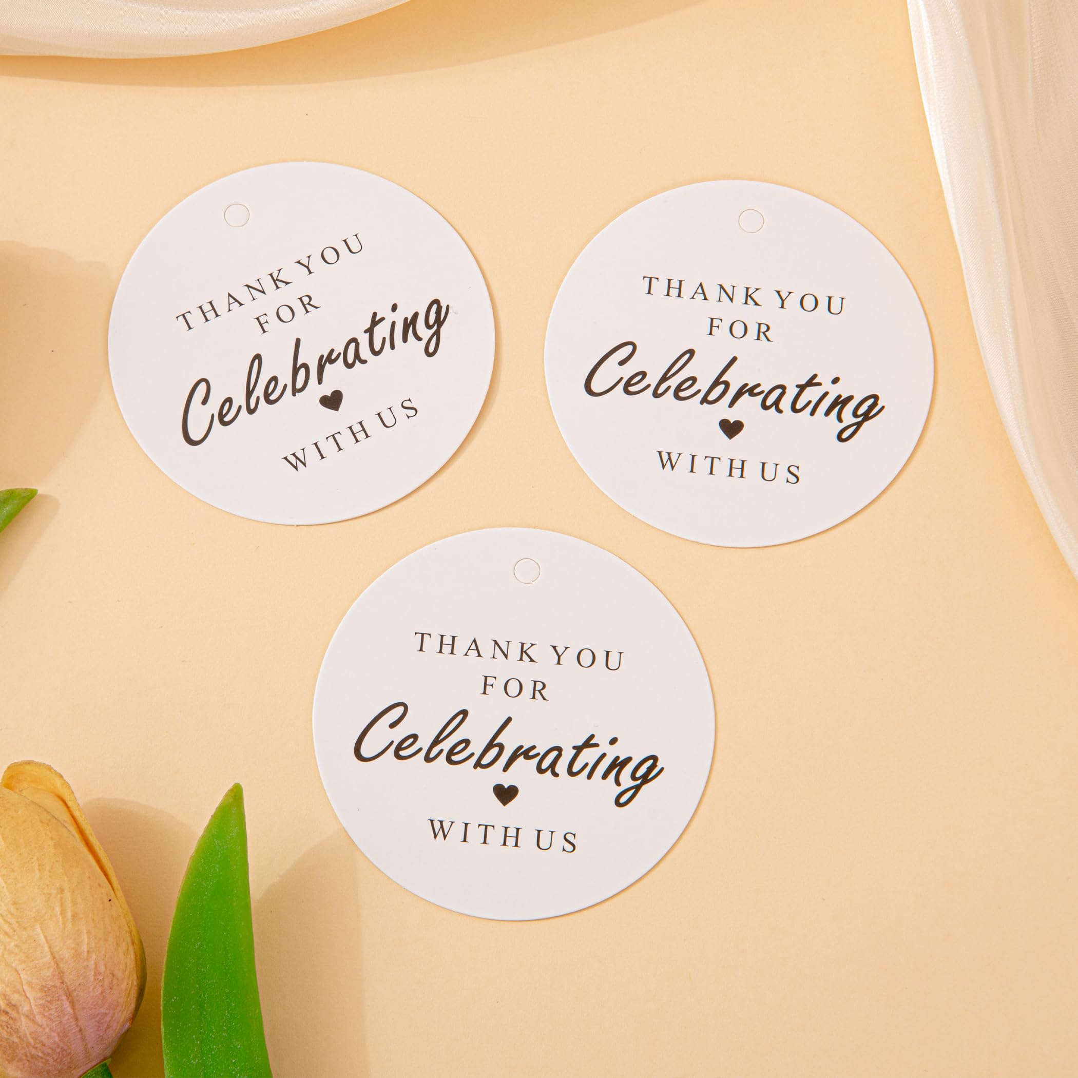105 Stück elegante runde Dankeschön-Geschenkanhänger mit Schnur – Feiern mit uns, Design mit schwarzem Herz für Gastgeschenke und besondere Anlässe