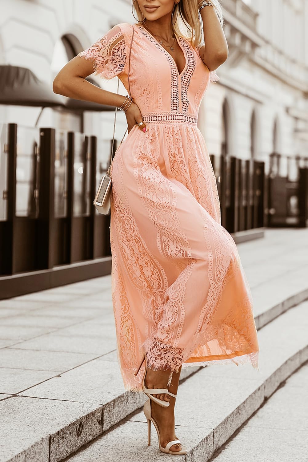 Elegancka sukienka maxi z koronką boho z wysokim stanem