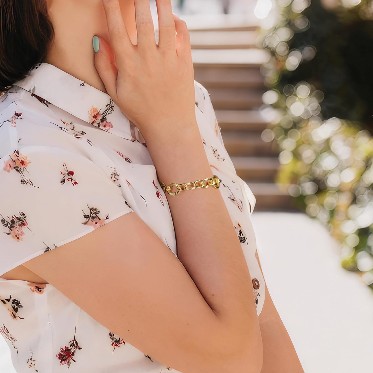 Mytys Chunky Chain Link Bracelet Two-Tone Mixed Metal Textured Toggle Clasp Statement Bangle Bracelet Jewelry for Women Fashion - Image 3