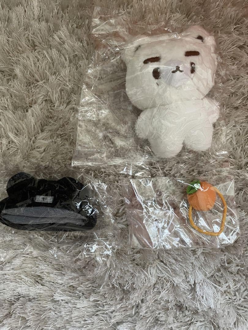 Amazon.co.jp: wayv nct クン ぬいぐるみ クニベア くま : おもちゃ