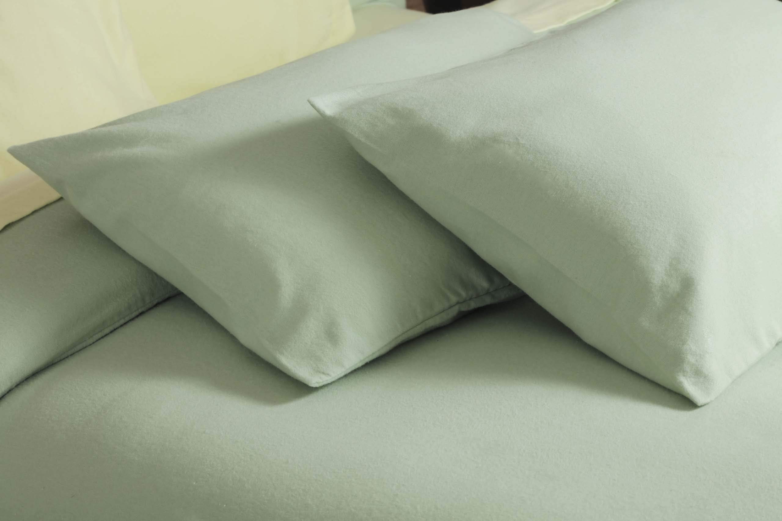 Supersoft Plain Dyed Flannelette Fitted Sheet By Belledorm