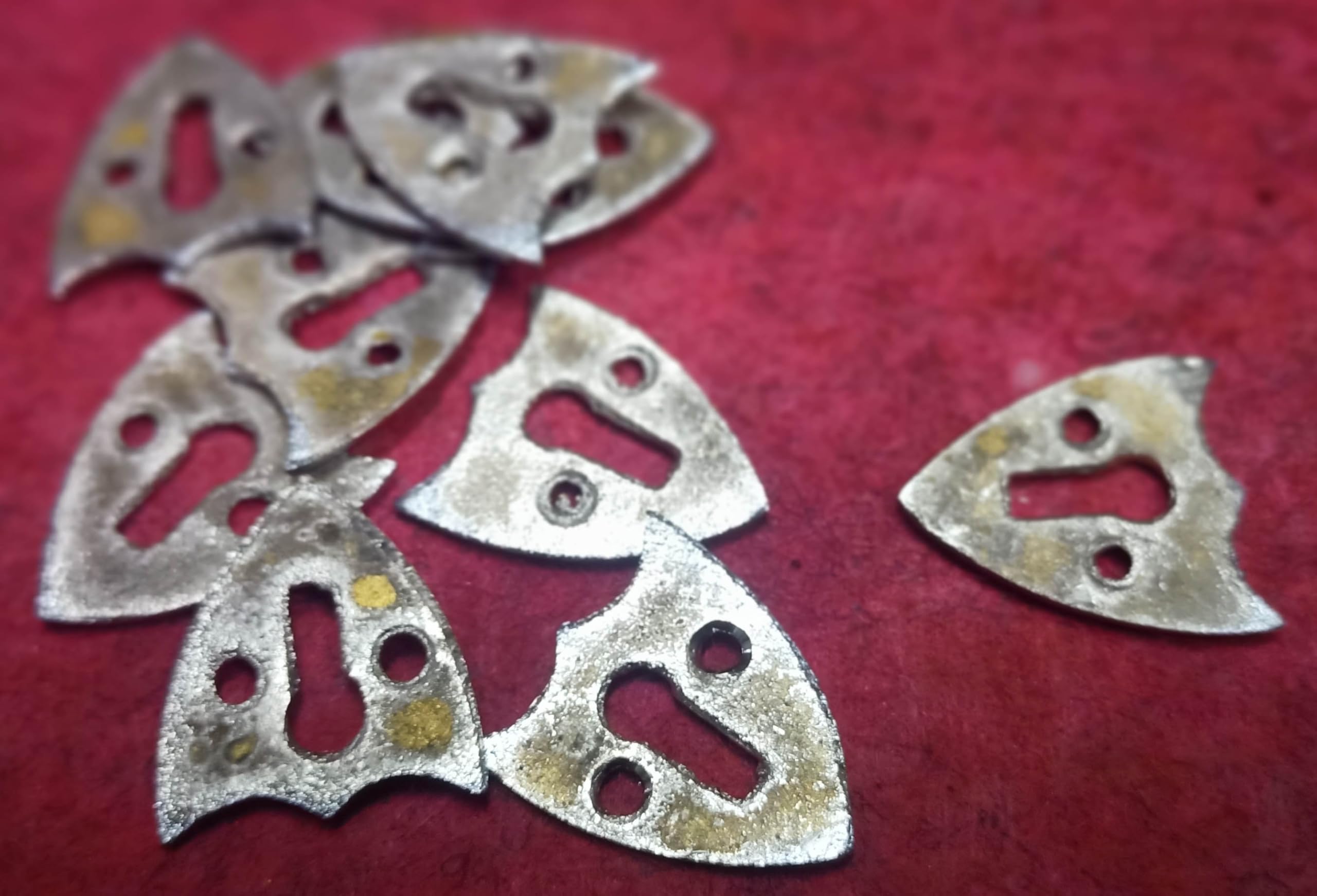 Almirah Triangle Stainless Steel Key Hole Plate Brass Length:2,5 cm with:2,2 cm 10pcs-image-16