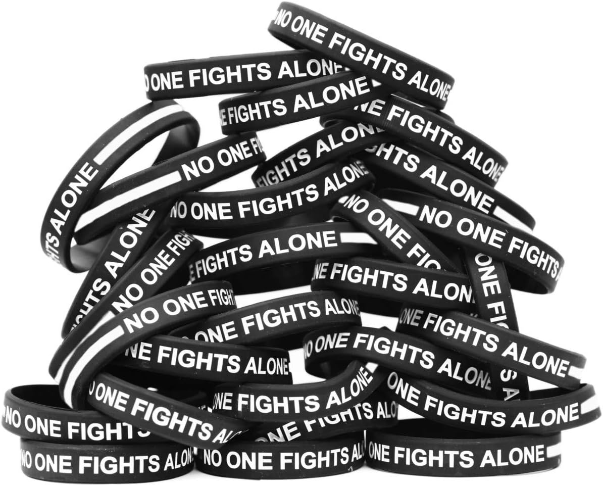 細い白い線の50本 No One Fights Alone ブレスレット