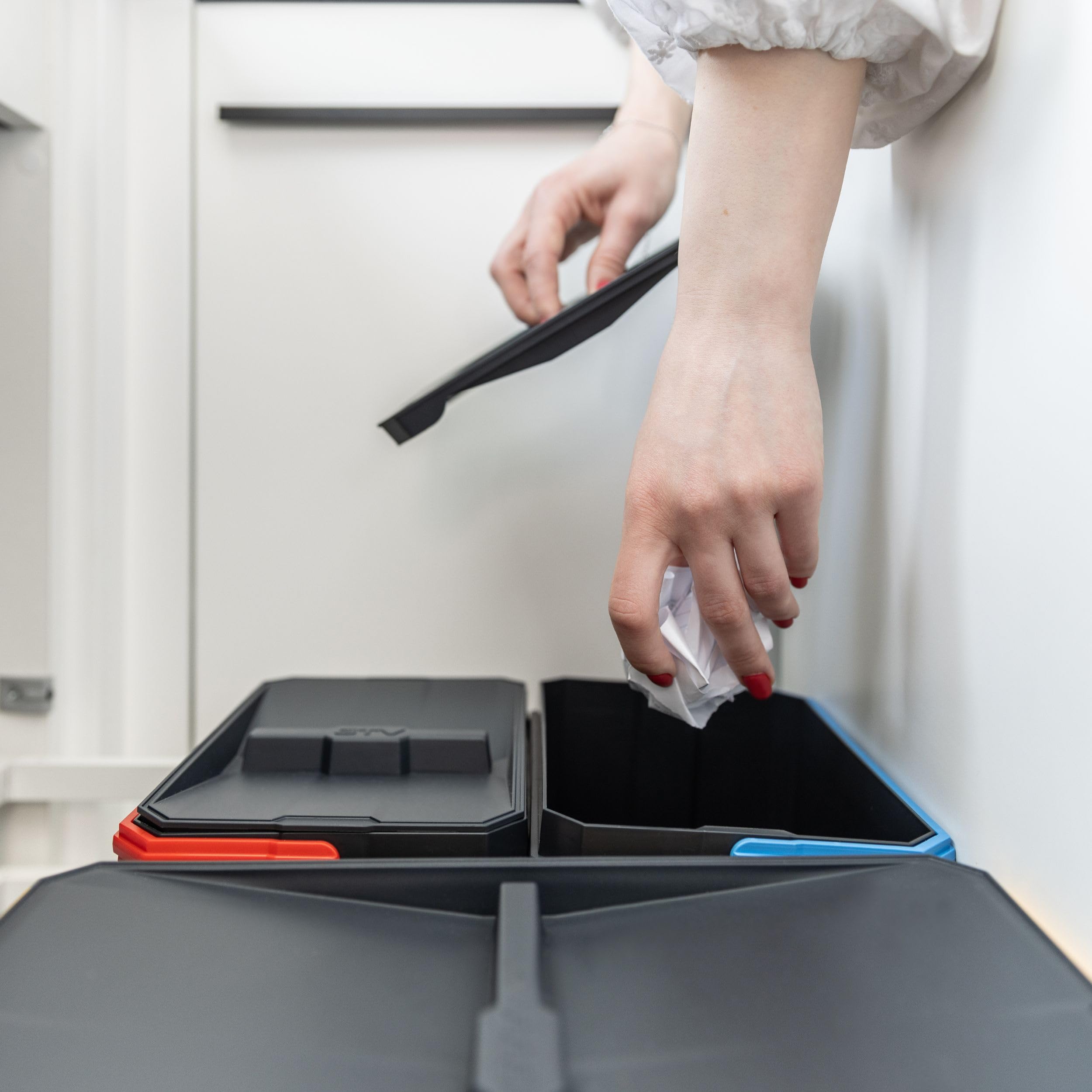 GTV - Abfallsammler Set AxiSpace, für Schubladen und Schränke mit Breite 600 mm, Set Besteht aus Behältern 2x 15L, 2x 7L, Mülleimer aus Kunststoff mit Graphenpartikeln, Farbe Anthrazit