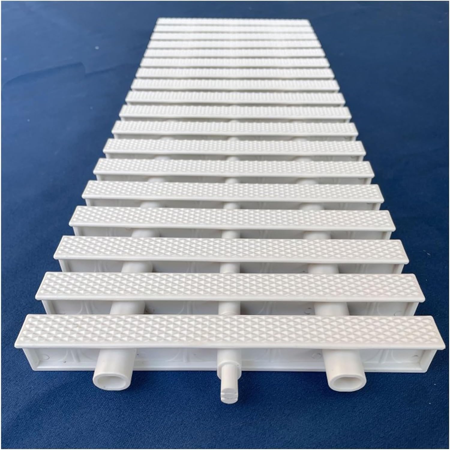 Grille de drainage pour piscine anti-glisse lot de 10 dalles plastiques blanches 30cm
