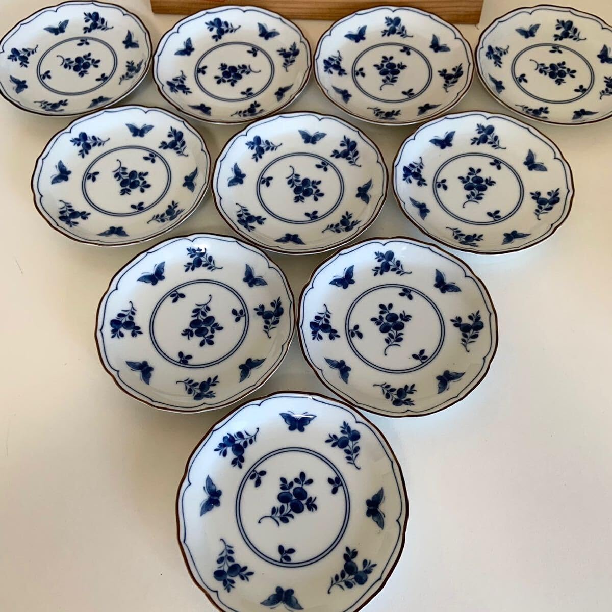 Amazon.co.jp: 龍峰窯 小皿 蝶草花 10客 小皿揃 陶器 龍峰 和食器 木箱 
