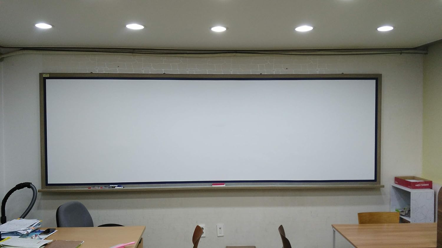 Premium 4x16 Glossy Whiteboard Dry Erase Wallpaper