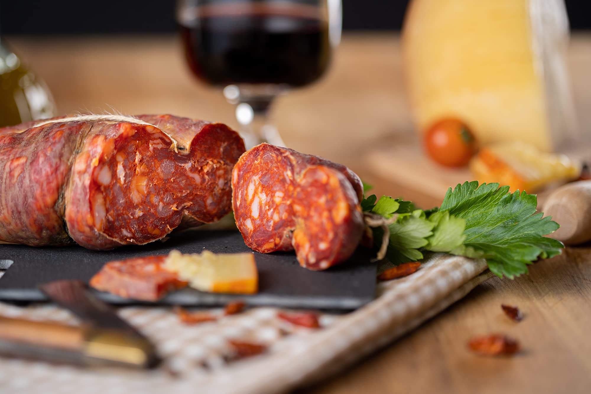 Moretti® | Soppressata assaisonnée artisanale | 600g / 700g Sous Vide 2 Packs | piment calabrais | Salami traditionnel | Planche à découper en bois cadeau (Doux)