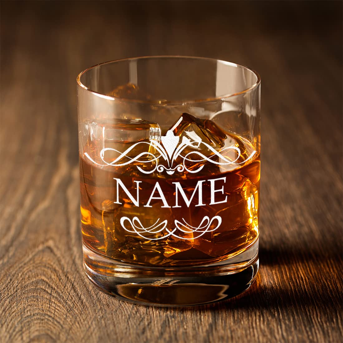 Skull Decanter Bars Set de 850 ml avec gravure – Motif ornement – soufflé à la bouche – Verres personnalisés 320 ml – Scotch, bourbon, rhum – Hommes, papas, frère – Cadeau d'anniversaire, Noël