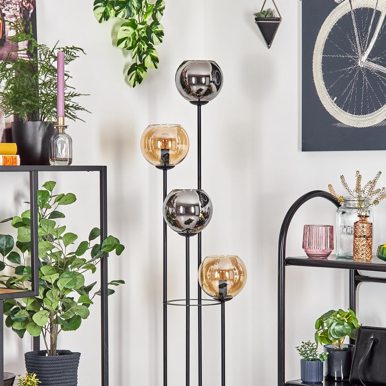 Lampadaire Koyoto HOFSTEIN, en métal/bois/verre noir/naturel/chrome/fumé/ambre, luminaire au design vintage (Ø 15 cm), interrupteur au pied, 147 cm, E14, salon, chambre à coucher, couloir, bureau