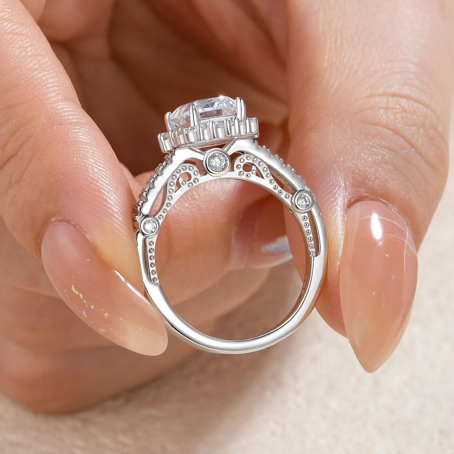 Wuziwen Emerald Cut Engagement Rings for Women Vintage Wedding Ring Cubic Zirconia 925 Sterling Silver Solitaire