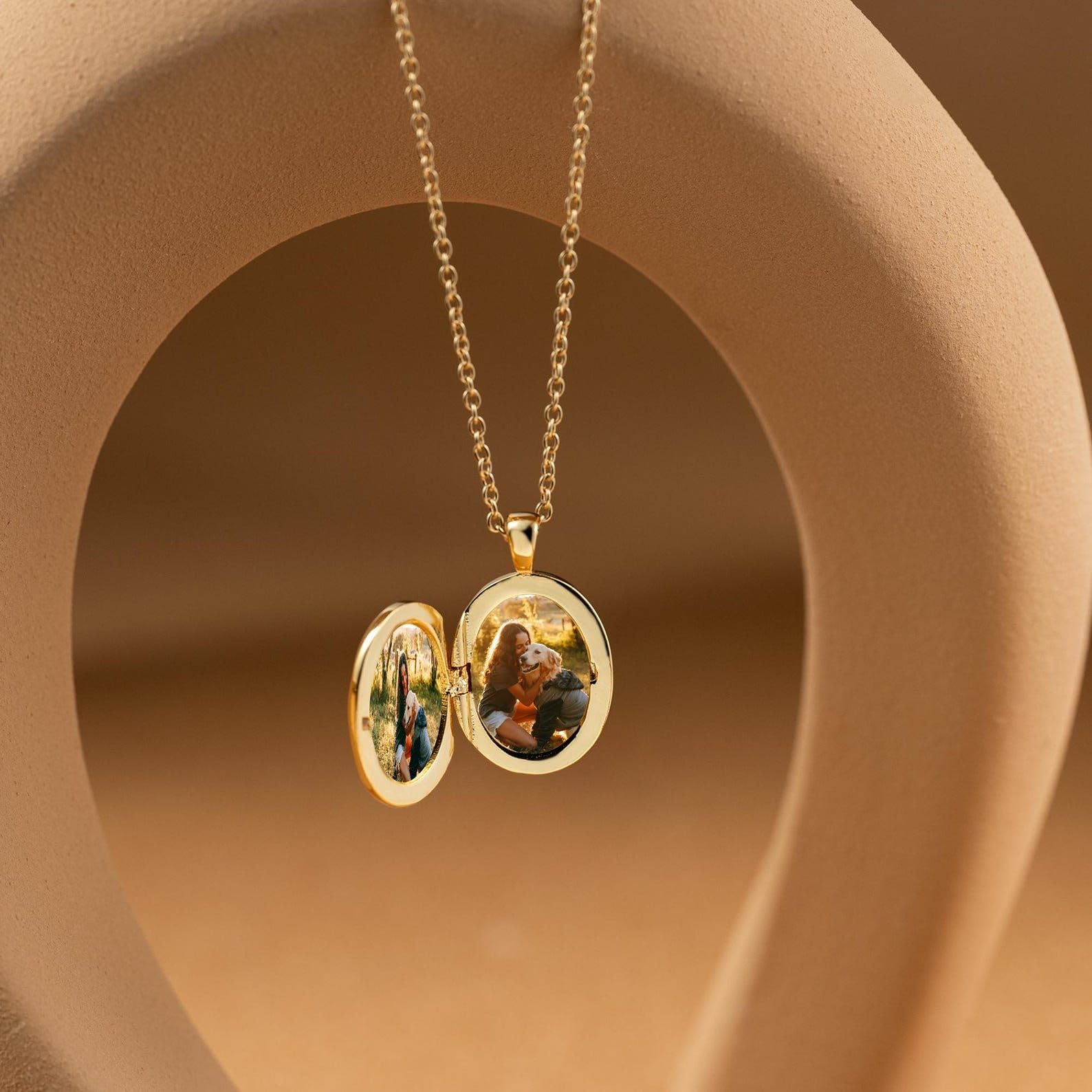 Su misura portafoto collana con fiore di nascita, inciso portafoto collana con nome con foto, commemorativo gioiello per mamma, Festa della Mamma per lei