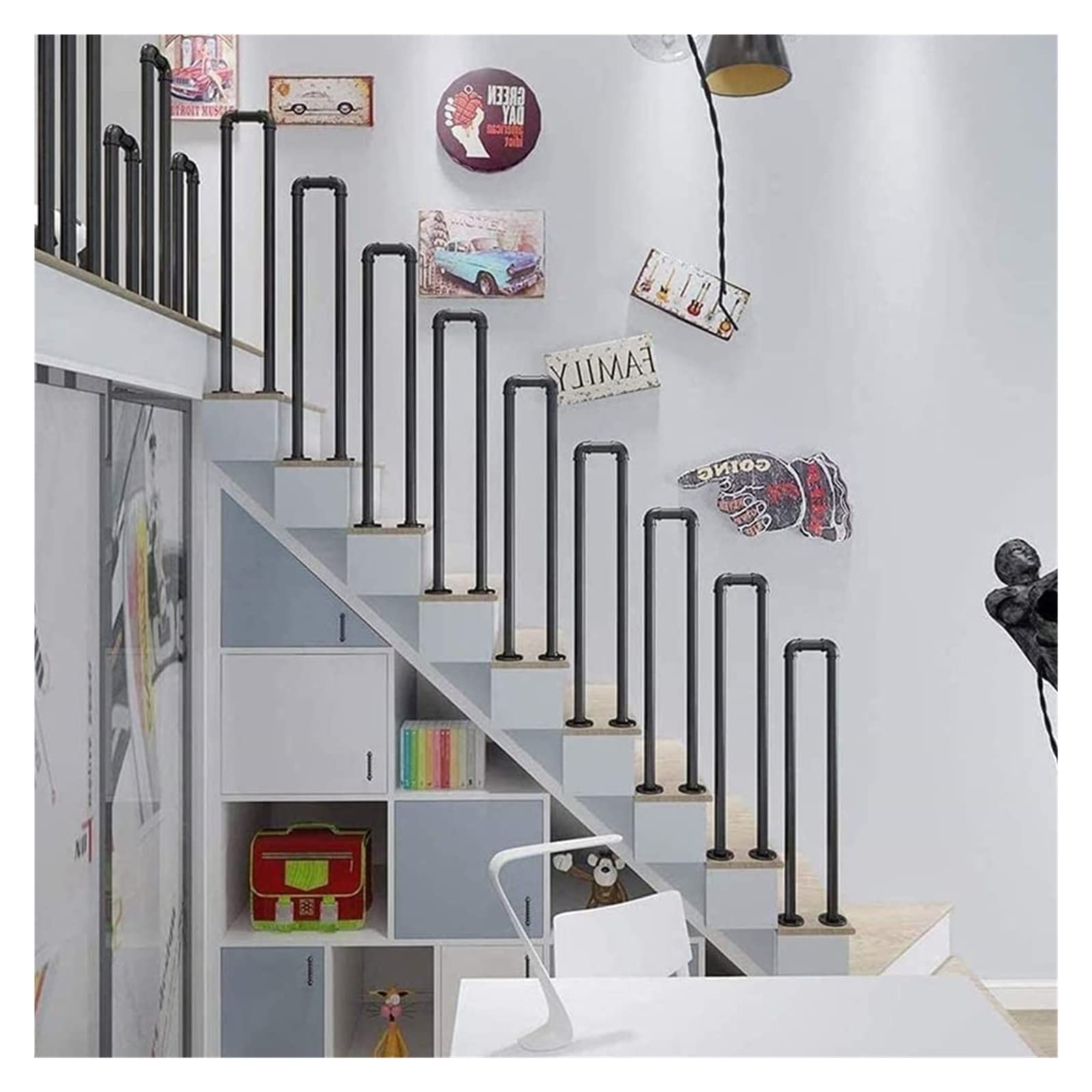Main courante en fer forgé au design épuré pour terrasses de villa et d'hôtel