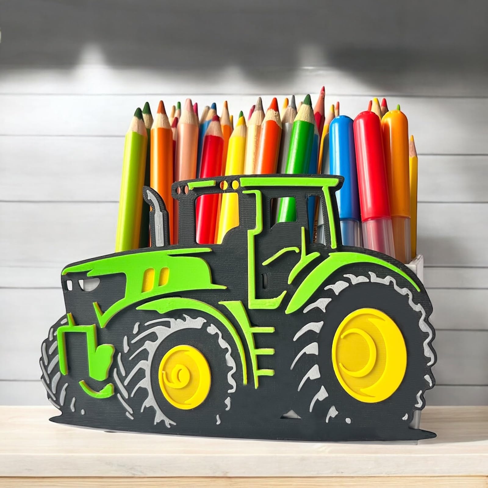Organizer na biurko Traktor 3D – Przybornik na kredki i długopisy dla dzieci – Ekologiczny pojemnik, piórnik, dekoracja pokoju – EKO, lekki, kolorowy