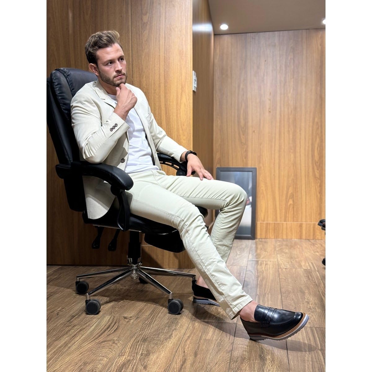 Sapato Mocassim Loafer couro Legítimo Artesanal em promoção! Veja a oferta e mais achadinhos de Sapatos 9 Hoje é o melhor dia para comprar Sapato Mocassim Loafer couro Legítimo Artesanal com aquele preço maroto! Promoção! Aproveite a oferta! 9