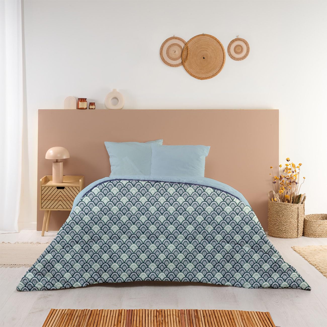 Bleu Calin Couette Imprimée Chaude Melinda 220x240cm Bleu Marine/Bleu Clair | Lit 2 Places, Microfibre, Édredon 350g/m², Fabriqué en France, Certifiée Oeko-Tex