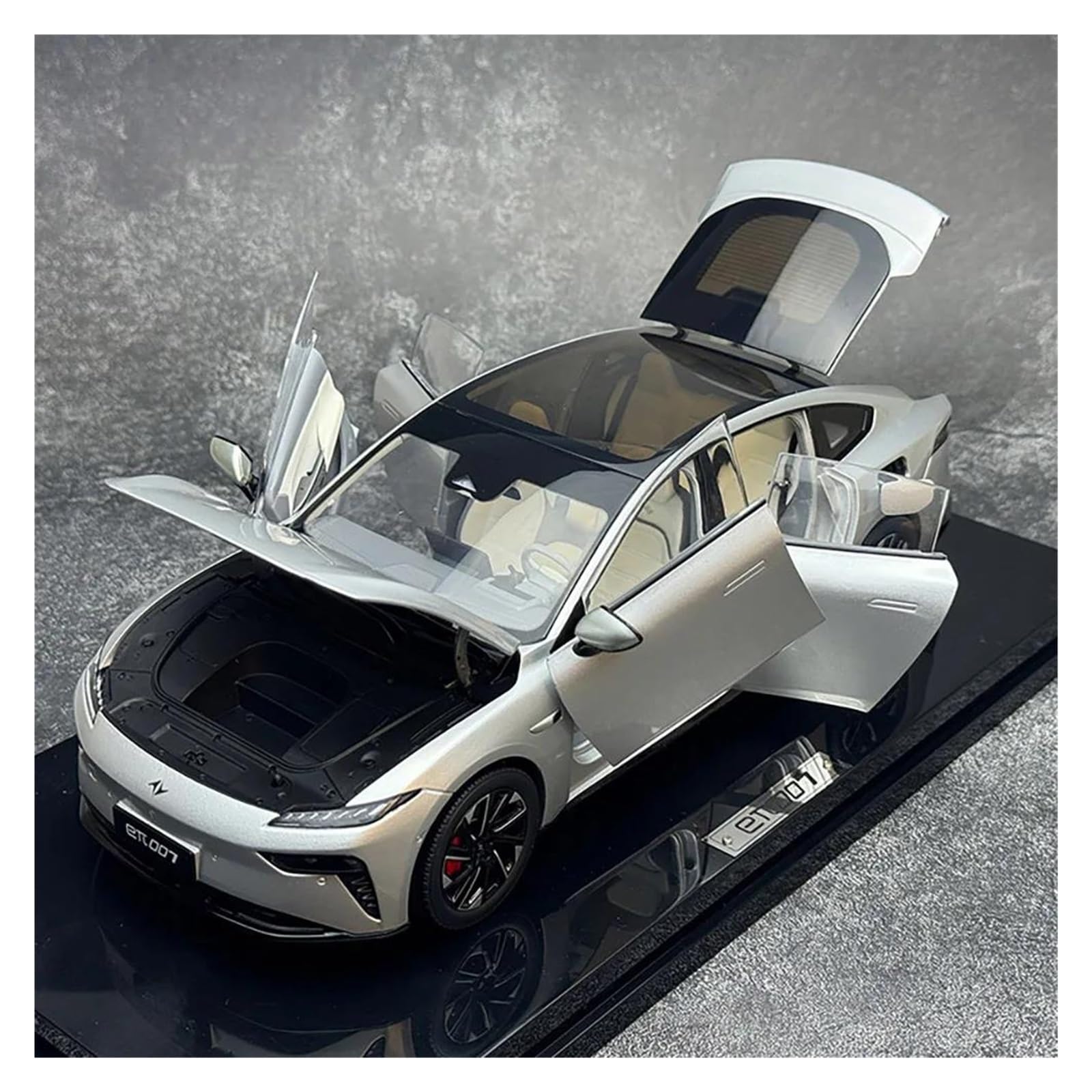 Metallo Scala Replica 1 18 Per Dongfeng Yipai Eπ007 Eπ008 Modello auto statica lega pressofusa Collezione decorazioni per la casa Hobby Veicoli Giochi Set