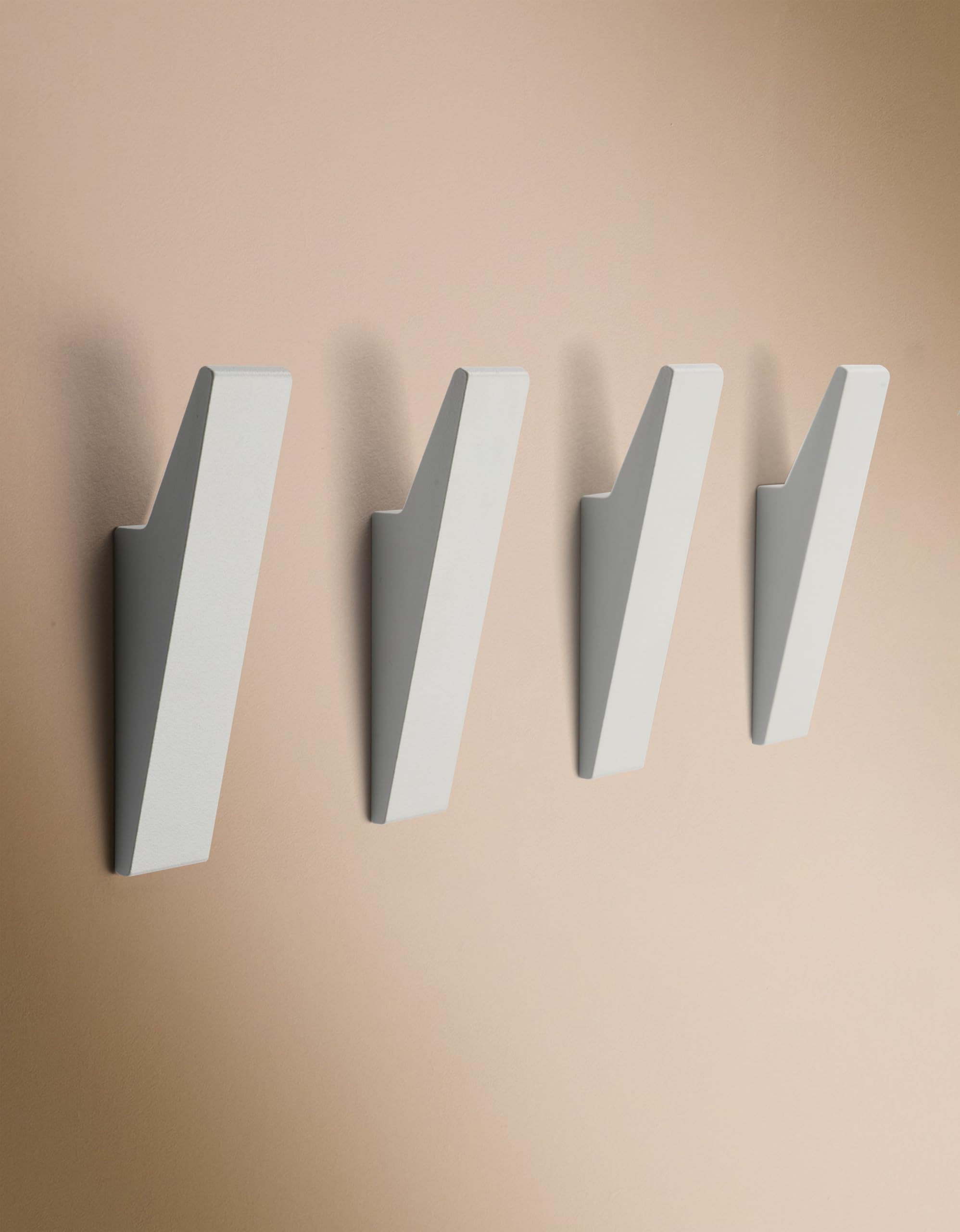 Designfabrik Hamburg Garderobenhaken | Wandhaken mit verdeckter Befestigung | Kleiderhaken für Jacken, Handtücher, Kleidung | Modernes Design | Weiß | 4 Stück