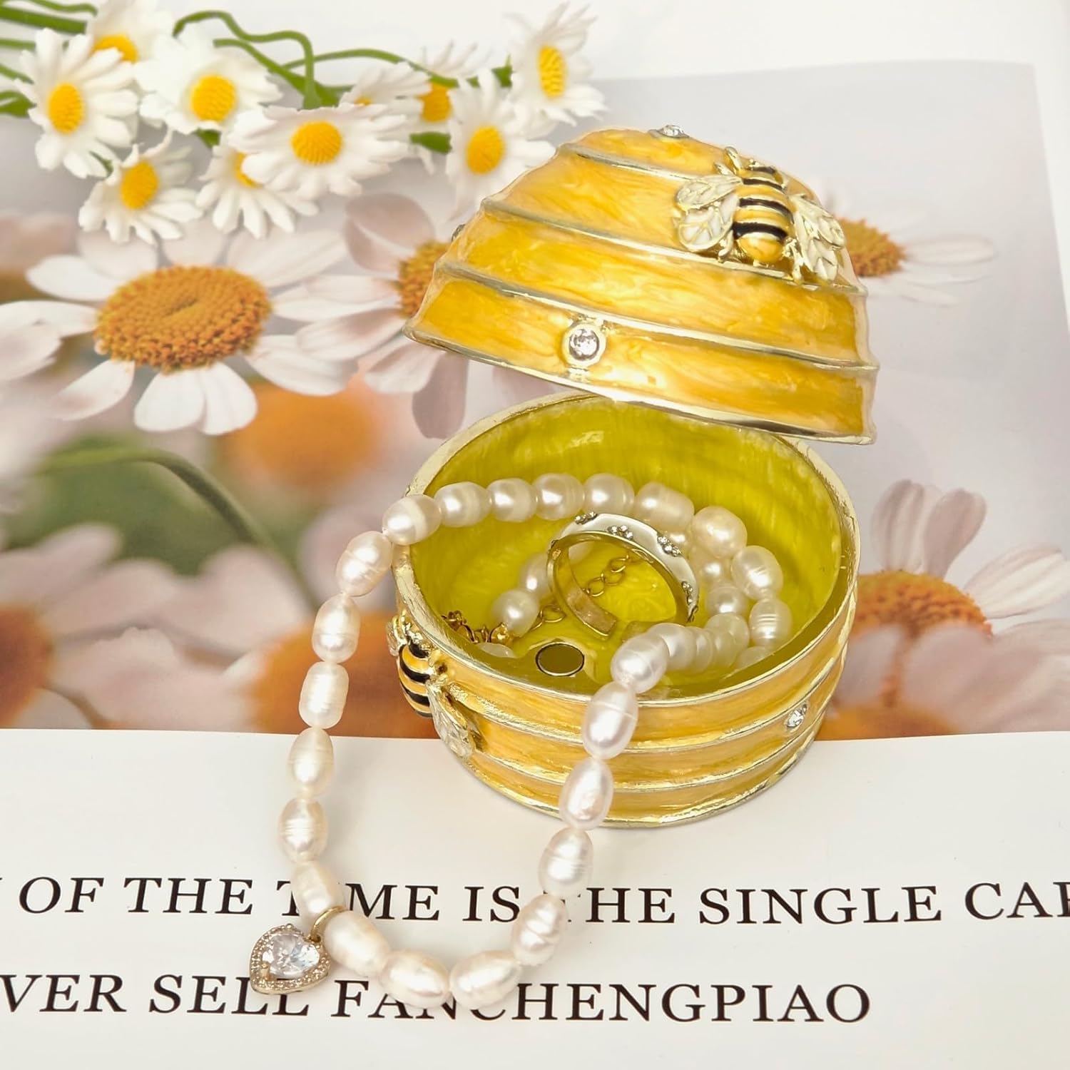 Mini Bee Honeycomb Trinket Box, Vintage Metal Enameled Honeycomb Figurine, Rings Earrings Small Jewelry Box Decorative Hand-Painted Collectible Keepsake Wedding Gift for Girls Women, Yellow