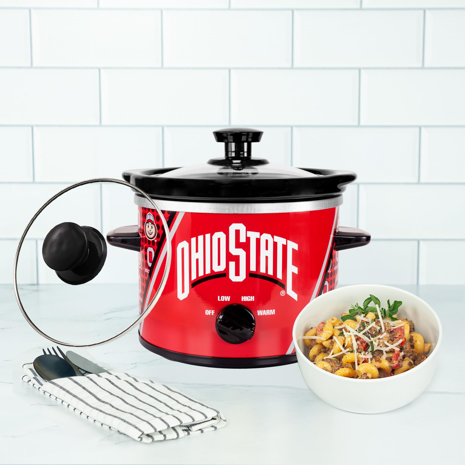 Uncanny Brands Ohio State Buckeyes - Olla de cocción lenta de 2 cuartos - Cocina con tu mascota favorita